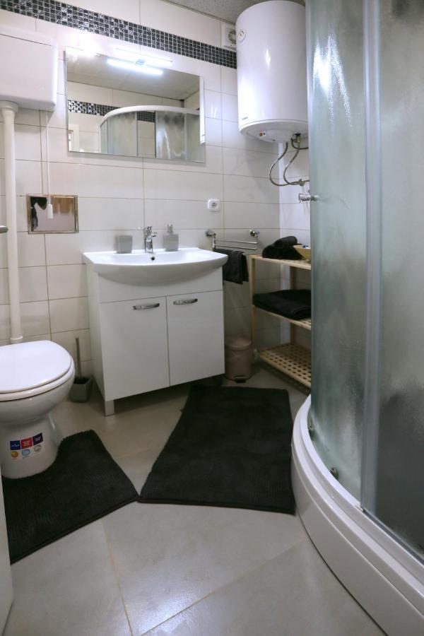 Studio Apartman Ana Осієк Екстер'єр фото
